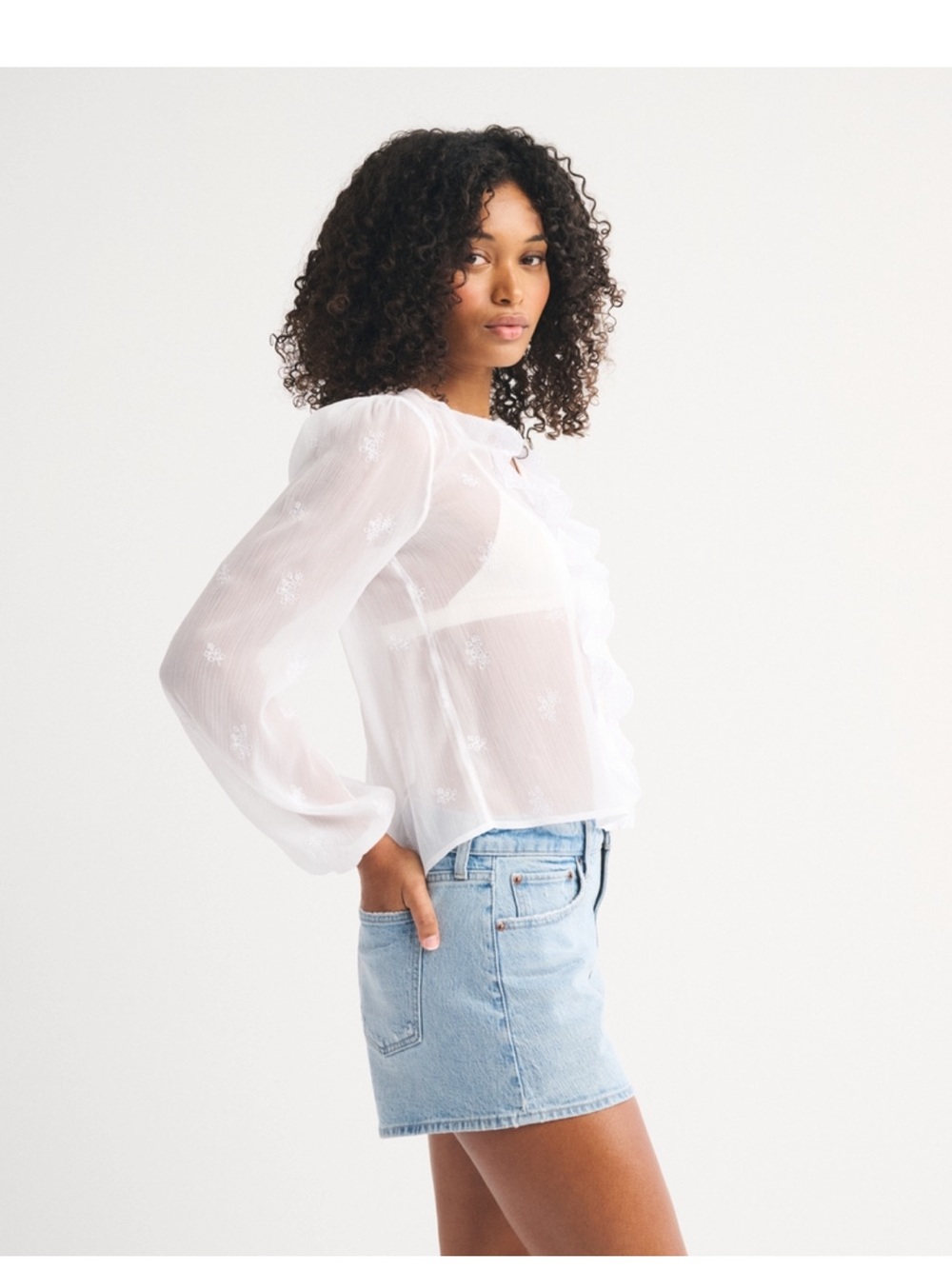 White Abercrombie shorts - Picture 2 of 7